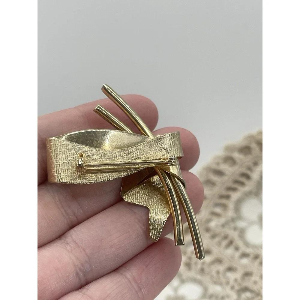 Stylized Bow‎ Ribbon Pin. Gold Toned. Unsigned
